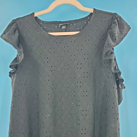 TORRID black sleeveless blouse with eyelets 2XL - Picture 4 of 13